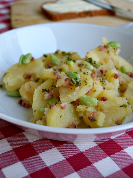 Kartoffelsalat mit Bohnen und Speck
