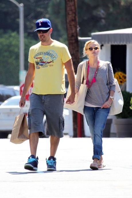 44404, BRENTWOOD, CALIFORNIA - Friday September 3, 2010. Reese Witherspoon and boyfriend Jim Toth do a little shopping at the Brentwood Country Mart before going to SugarFISH by Sushi Nozawa restaurant for lunch. The couple were seen going on a morning jog earlier today in Santa Monica. Photograph: Pedro Andrade,  PacificCoastNews.com