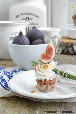 Apfel Cupcakes mit Feigen-Zimt Topping / Apple Cupcakes with Fig and Cinnamon Cream