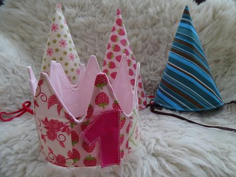 Partyhüte und Geburtstagskrone