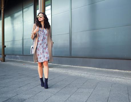retro inspired chiffon dress grey blue transitional piece how to style a summer dress for autumn marks&spencers fashion onlineshop deutschland sneakers summerlook fall hipster fashionblogger samieze berlin mode blog