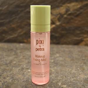 Beauty-Lieblinge im August: Makeup Fixing Spray von Pixi