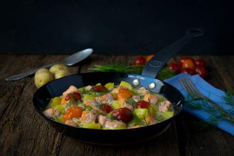 Lachs Pfanne mit Dill, Kartoffeln und Tomaten in leichter Sahnesauce Kartoffel Lachs Pfanne mit Dill