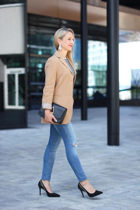 Skinny jeans & camel blazer