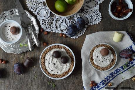 Dattel Tartelettes mit crunchy Schokokussboden / Date Tarts with Chocolate Marshmallow Crunch