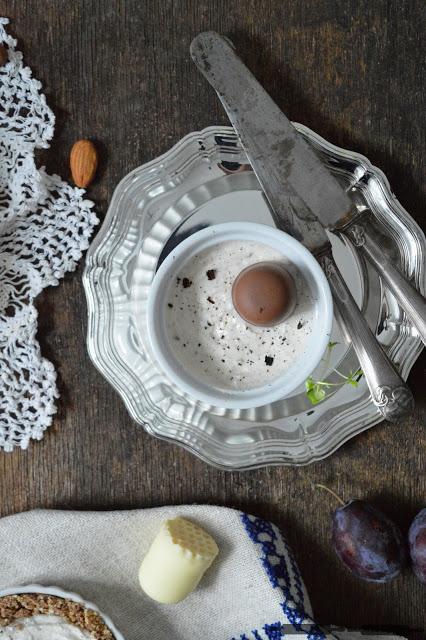 Dattel Tartelettes mit crunchy Schokokussboden / Date Tarts with Chocolate Marshmallow Crunch