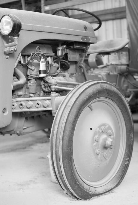 fim.works | Fotografie. Leben. Wohnen. | SchwarzWeissBlick No 30 | Massey Ferguson Traktor Baujahr 1954