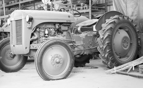 fim.works | Fotografie. Leben. Wohnen. | SchwarzWeissBlick No 30 | Massey Ferguson Traktor Baujahr 1954