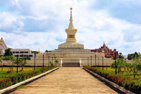 Sehenswürdigkeiten in Laos – der Grund, warum man nach Laos reisen sollte Revolution Denkmal Pha That Luang