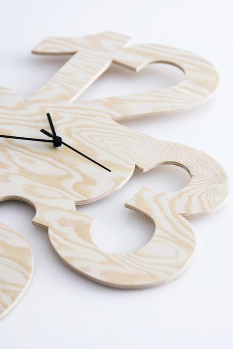 DIY Uhr aus Kiefersperrholz