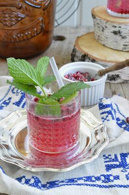 Preiselbeer Drink mit Minze / Lingonberry Drink with Mint Leaves #itsadrink