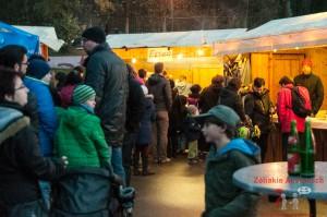 Der glutenfreie Weihnachtsmarkt 2016 in Sasbachwalden – Offline Treffen im Gasthaus Bischenberg Anstellen am Essensstand