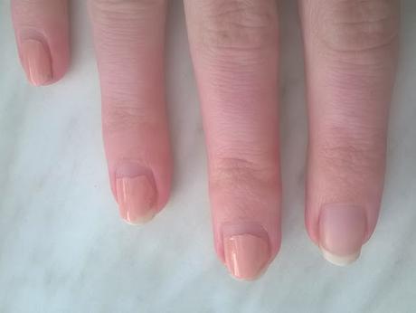 AVON Magic Effects Lace nail enamel Delicate pink + ISANA Professional Nagellackentferner Acetonfrei