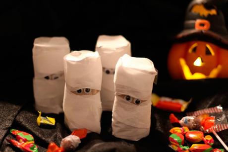 Halloween Süßigkeiten DIY – Geister mit Süßem gefüllt