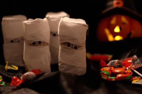 Halloween Süßigkeiten DIY – Geister mit Süßem gefüllt