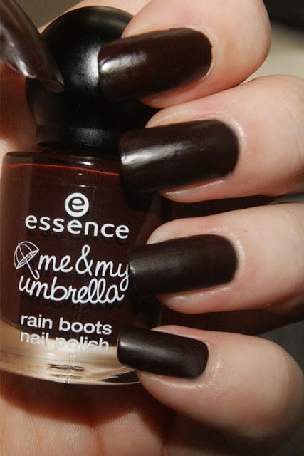 [NOTD] essence me & my umbrella – rain boots nail polish 01 crazy autumn love