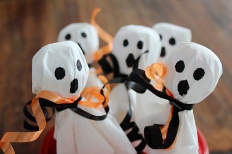 Halloween Süßigkeiten DIY – Geister & Kürbisse aus Lutschern