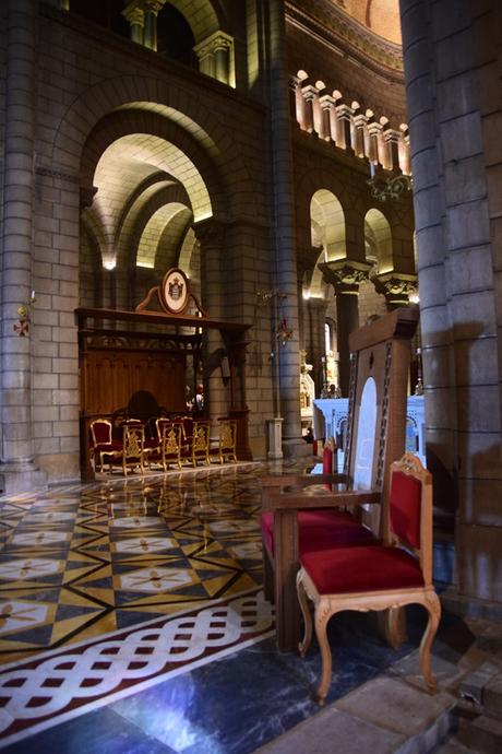 14_Fuerstenloge-in-der-Notre-Dame-Immaculee-Kathedrale-von-Monaco-Cote-D'Azur-Mittelmeer