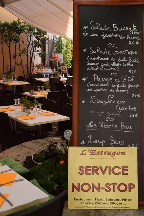 12_Restaurant-in-den-Gassen-von-Monaco-Cote-D'Azur-Mittelmeer