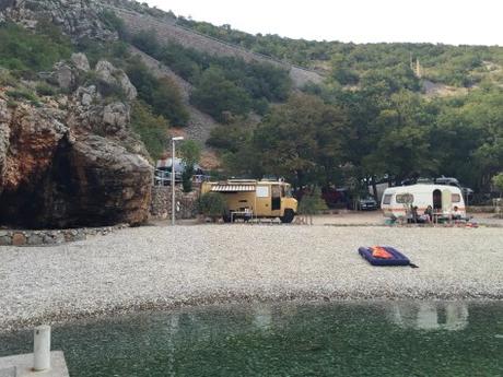 Campingplatz an der Küstenstraße zwischen Rijeka und Zadar