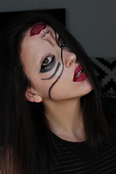 2 Last-Minute Halloween Looks - The Half-Face Girl & Splattered nails Make up Halloween gruselig