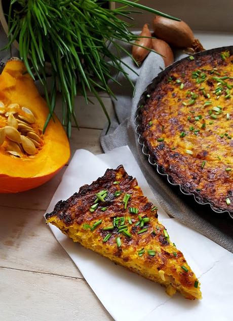 Goldenes Herbst-Soulfood: Kürbisquiche mit Speck und Käse