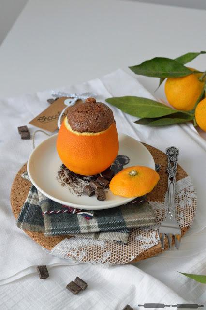 Brownie in der Orange mit flüssigem Kern / moist Brownie in an Orange