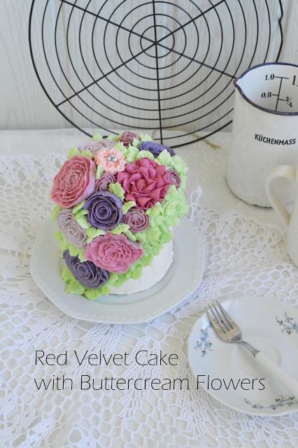 Red Velvet Torte mit Buttercreme Blumen / Red Velvet Cake with Buttercream Flowers