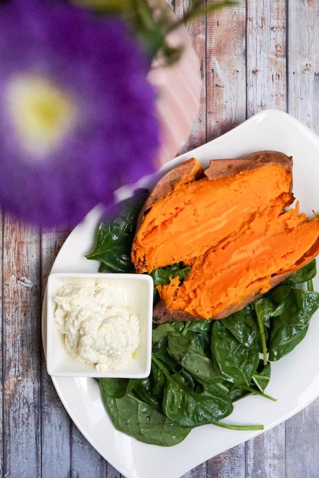 #foodinspo - Oven Sweet Potato with Spinach Salad {Hayes Küche}