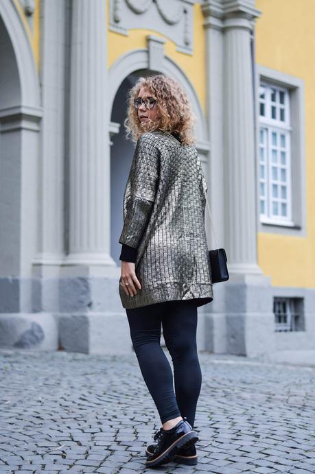 Outfit: Golden metallic knit, Furla and patent shoes in mountaineering look