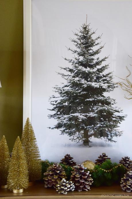 Golden Christmas: Glanz fürs Sideboard, ein goldenes DIY und eine Tanne für die Wand