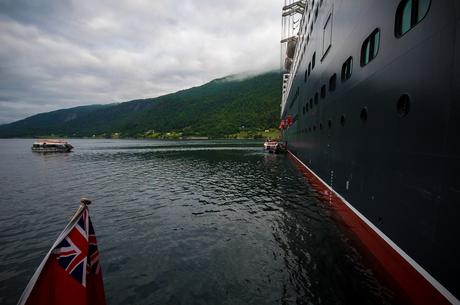 queen-mary-2-in-andalsnes