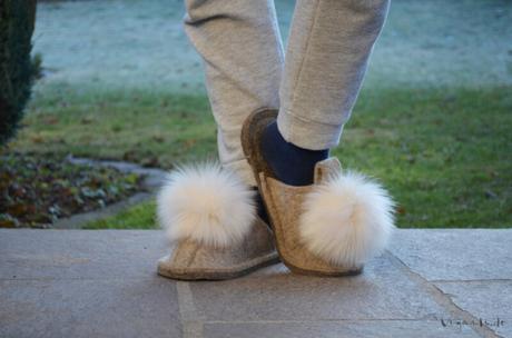 Hausschuhe mit Fake Pelz Puffel Hausschuhe mit Fake Pelz Puffel