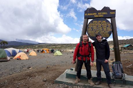 Kilimandscharo – Besteigung – Motivationstanz im Shira-Cave Camp
