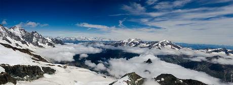 Bild Pano Allalin-Gipfel mit Bergsee. Kuriose Feiertage - 11.Dezember - Internationaler Tag der Berge (c) Mark Cahill