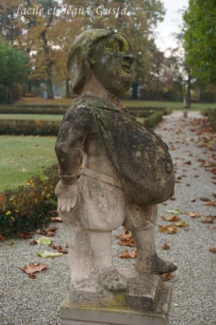 Skulpturen im Schloßgarten Neunhof
