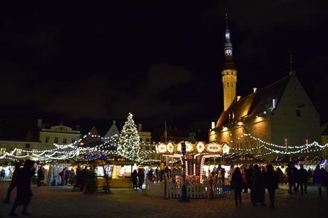 25_Weihnachtsmarkt-Christkindlmarkt-Rathausplatz-Altstadt-Tallinn-Estland-Nacht