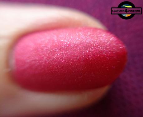 [Nails] essence WINTER glow nail polish ICY MATT 01 MISS FROST