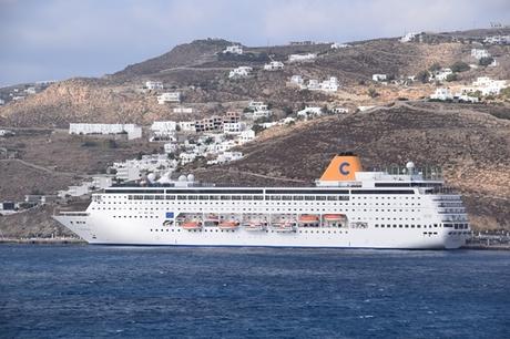 14_Kreuzfahrtschiff-Costa-NeoRiviera-Mykonos-Griechenland-Kreuzfahrt-Mittelmeer
