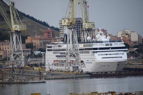 02_Kreuzfahrtschiff-MSC-Lirica-Trockendock-Palermo-Italien-Kreuzfahrt-Mittelmeer