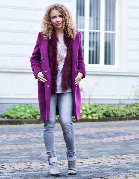 Outfit: Berry woolcoat, feather vest and sequin reindeer
