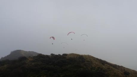 Foto: Paraglider im Nebel