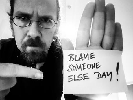Kuriose Feiertage - 13. Januar - Schuld-sind-die-anderen-Tag – der amerikanische Blame Someone Else Day (c) 2017 Sven Giese-1