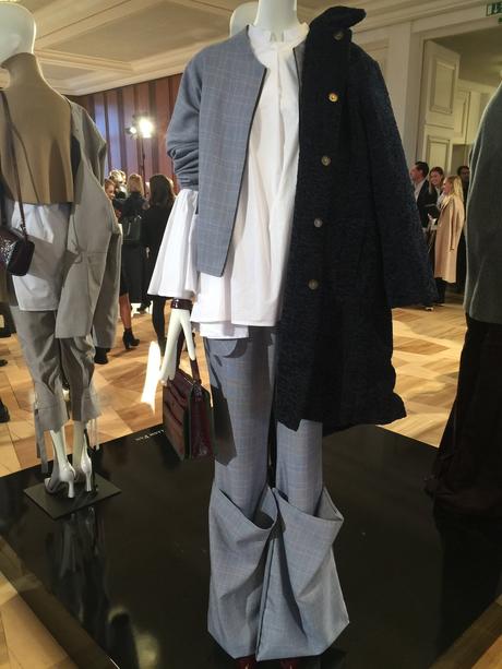 Die Hose von William Fan ist trés Français. Habe ich bei y-Project als Jeansmodell gesehen. Aber so ist es sehr chic!