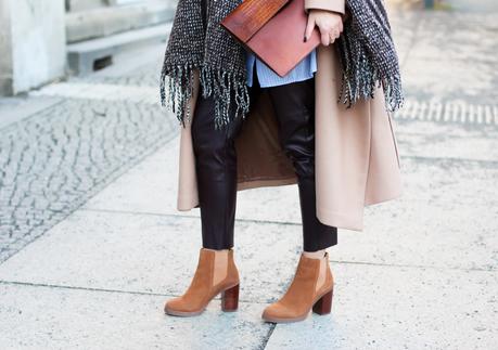 winter fashion week outfit ivy&oak wrap coat camel mantel brauntöne kombinieren leatherpants oasis suede boots berliner mbfwb style streetstyle berlin blogger deutschland modeblog samieze