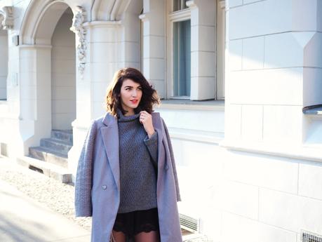 flat grey over knee boots suede over knee booties legs tights rollback peter kaiser esprit fiorelli bag silver chain lace shorts asos streetstyle samieze blog berlin how to wear