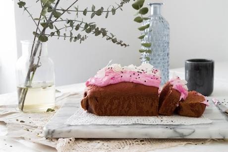 Rote Beete Kuchen mit Kokostopping / Beetroot Chocolate Cake with Coconut Topping