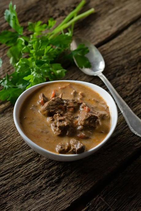 Butterweiches Rindergulasch aus dem Slowcooker Gulasch Slowcooker