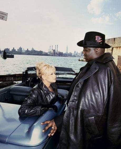 Faith Evans & The Notorious B.I.G. – „NYC“ (feat. Jadakiss) [Lyric-Video + Behind The Scenes]