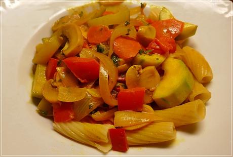 GemüseRetter -4- // buntes mildes Curry-Zucchini-Gemüse